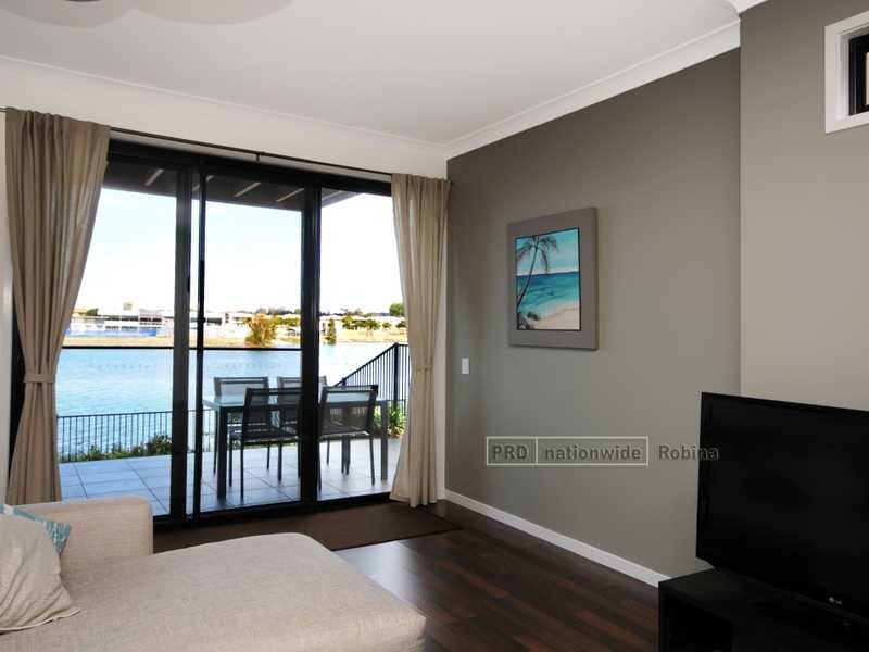 19 Lakefront Crescent, Varsity Lakes QLD 4227