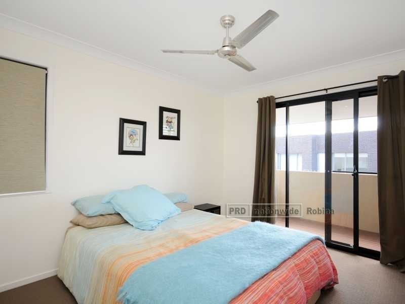 19 Lakefront Crescent, Varsity Lakes QLD 4227