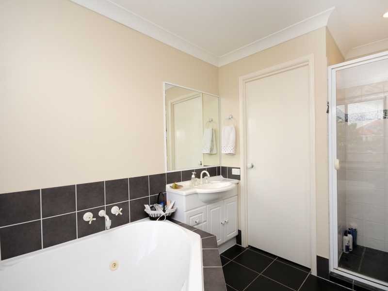 51 Lantau Crescent, Varsity Lakes QLD 4227