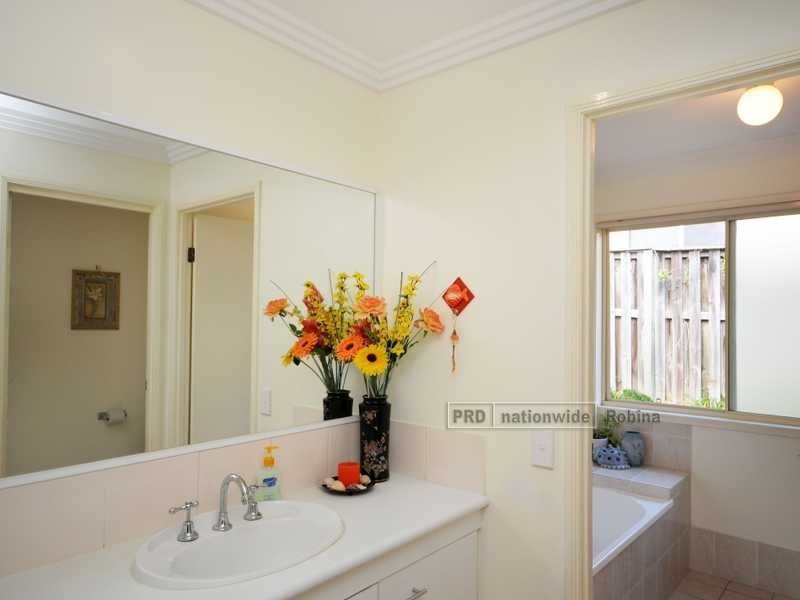 6 Wilton Close, Mudgeeraba QLD 4213