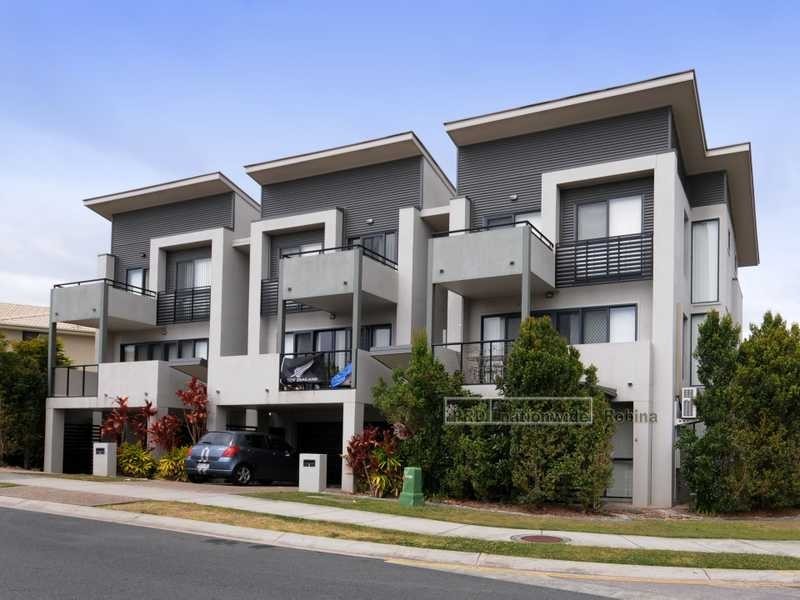 Unit 4/2 Palma Crescent, Varsity Lakes QLD 4227