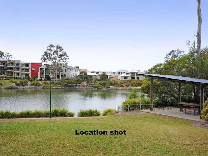 Unit 4/2 Palma Crescent, Varsity Lakes QLD 4227