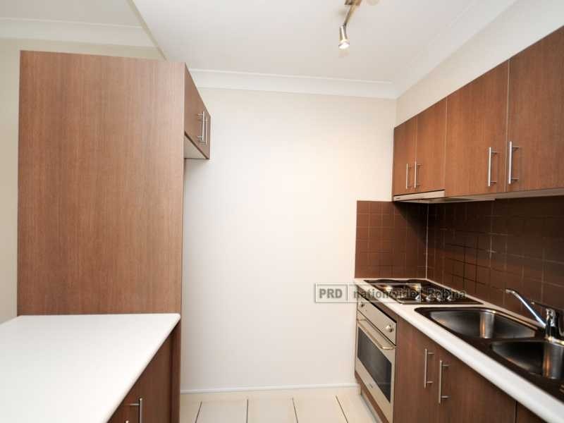 Unit 4/2 Palma Crescent, Varsity Lakes QLD 4227