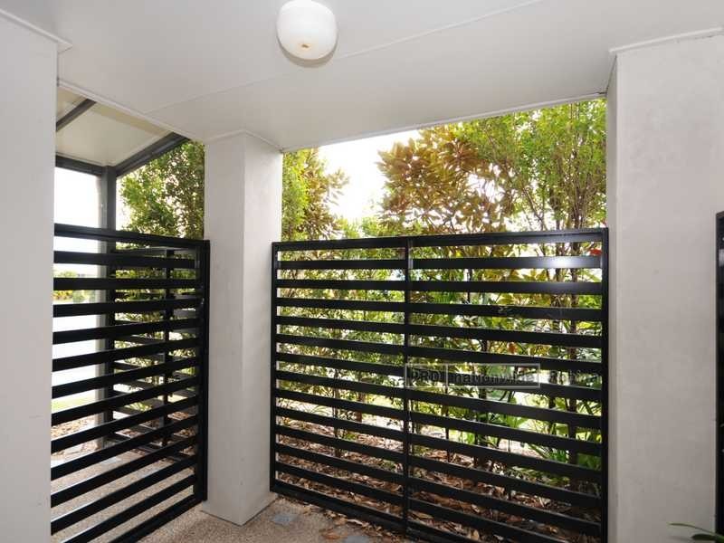 Unit 4/2 Palma Crescent, Varsity Lakes QLD 4227