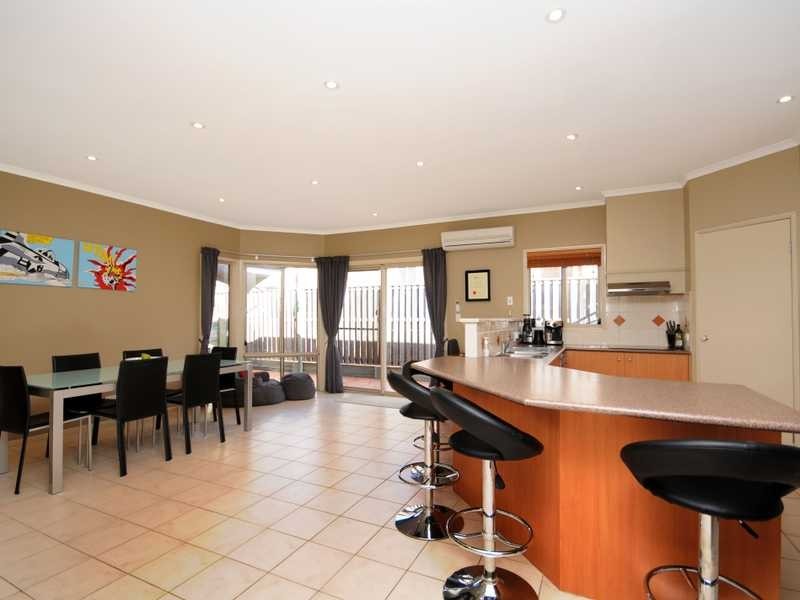 16 Marciana Crescent, Varsity Lakes QLD 4227