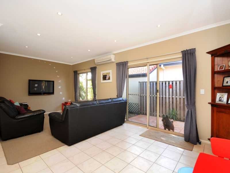 16 Marciana Crescent, Varsity Lakes QLD 4227