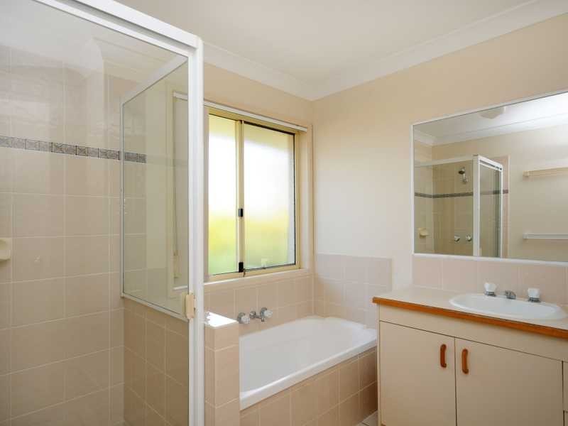 12 Ilminster Crescent, Mudgeeraba QLD 4213