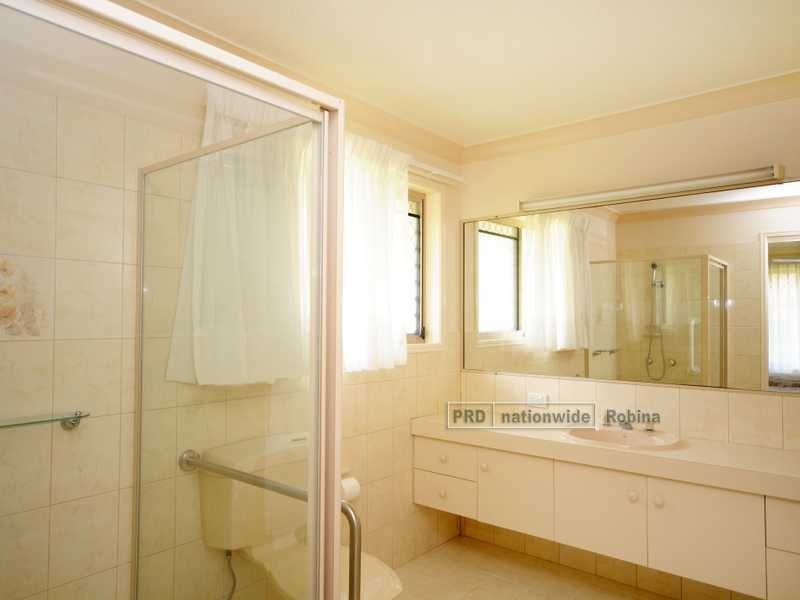6 Ridgewood Court, Burleigh Waters QLD 4220