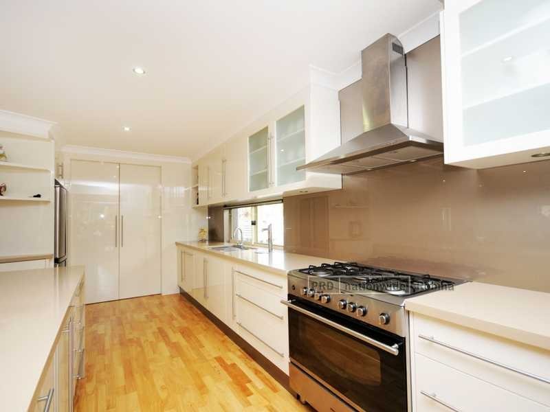 20 Aruma Avenue, Burleigh Waters QLD 4220