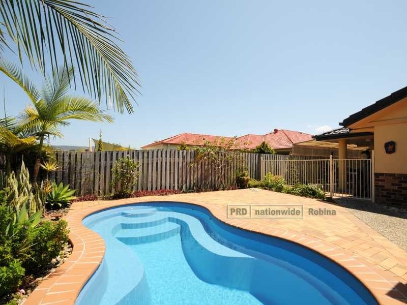 8 Ellis Drive, Mudgeeraba QLD 4213