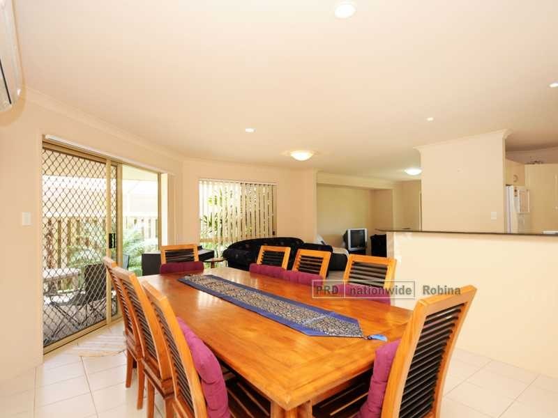 8 Ellis Drive, Mudgeeraba QLD 4213