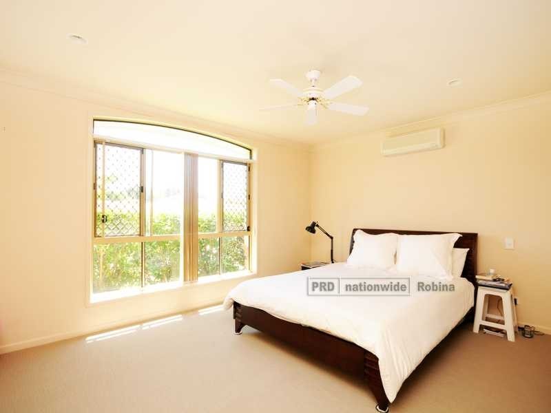 8 Ellis Drive, Mudgeeraba QLD 4213