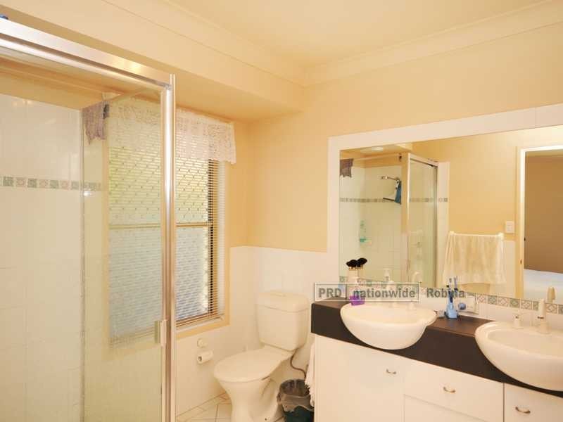 8 Ellis Drive, Mudgeeraba QLD 4213