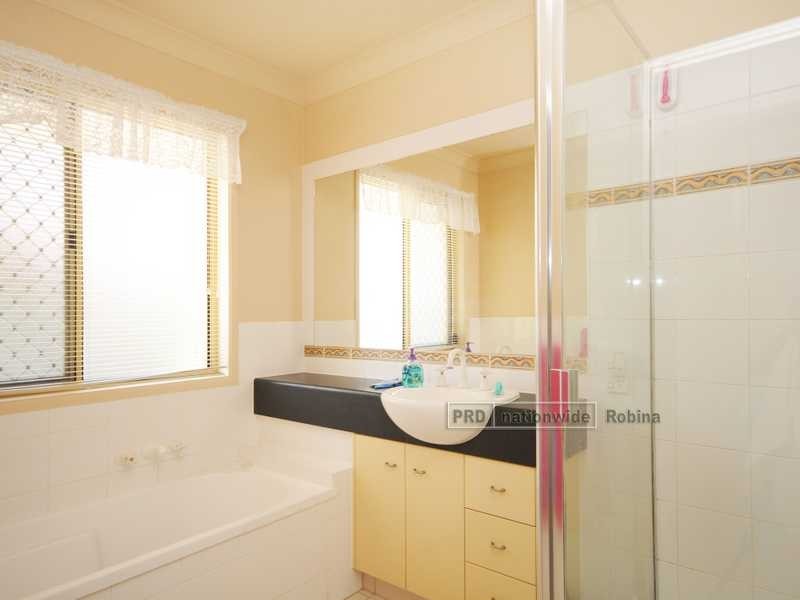 8 Ellis Drive, Mudgeeraba QLD 4213
