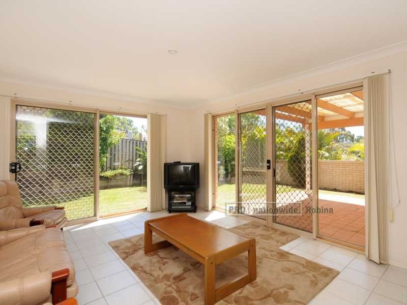 1 Highgate Lane, Robina QLD 4226