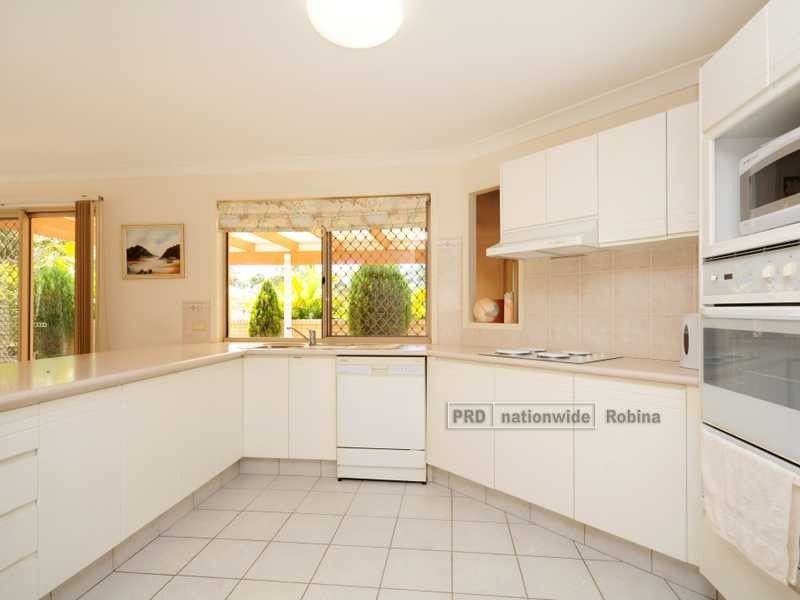 1 Highgate Lane, Robina QLD 4226