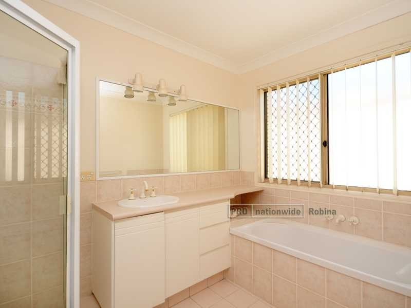 1 Highgate Lane, Robina QLD 4226