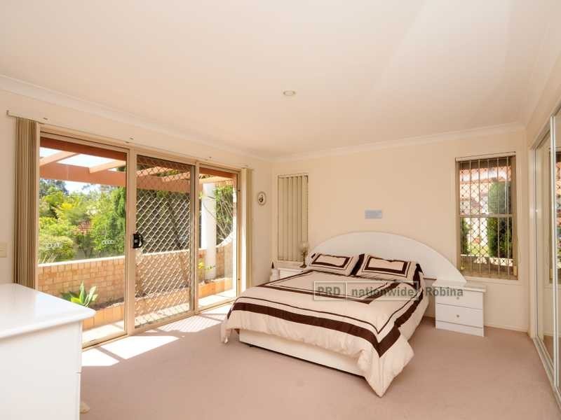 1 Highgate Lane, Robina QLD 4226