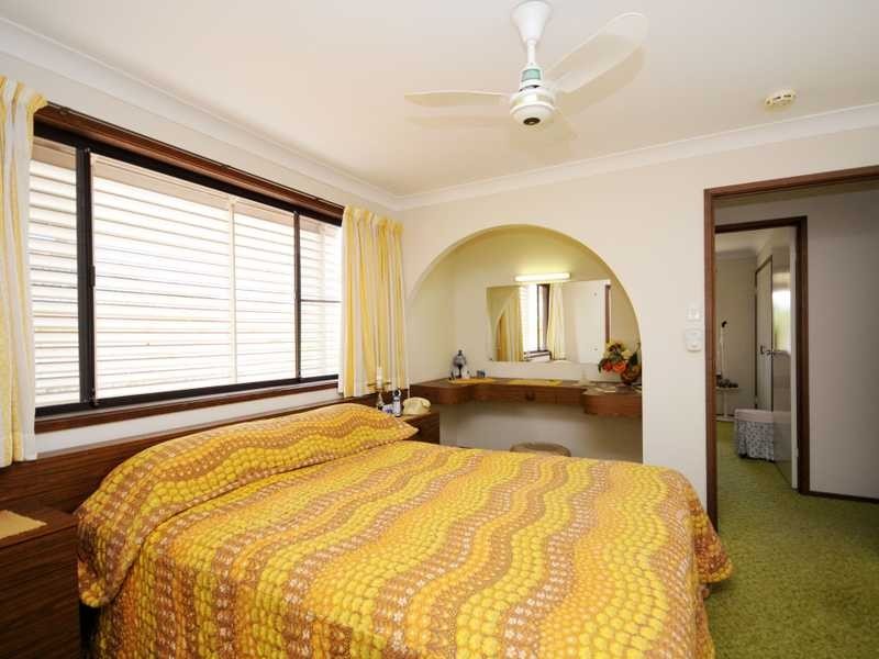 12 Constance Avenue, Mermaid Waters QLD 4218