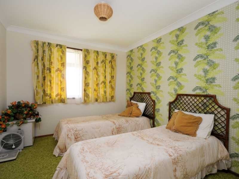 12 Constance Avenue, Mermaid Waters QLD 4218