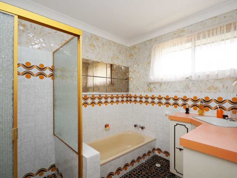 12 Constance Avenue, Mermaid Waters QLD 4218