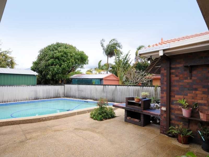 12 Constance Avenue, Mermaid Waters QLD 4218