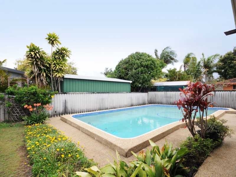 12 Constance Avenue, Mermaid Waters QLD 4218