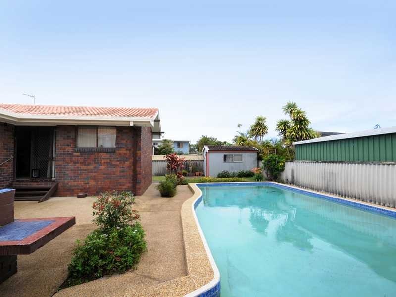 12 Constance Avenue, Mermaid Waters QLD 4218