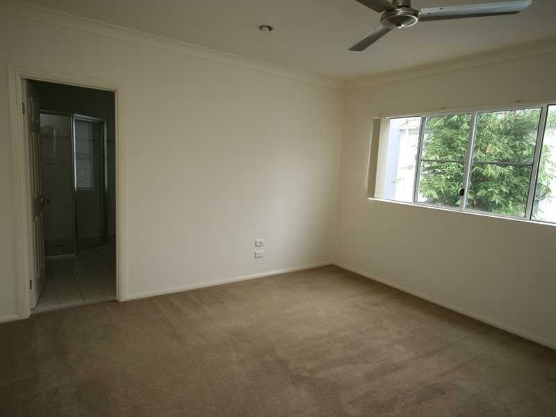 10 Lonsdale Place, Varsity Lakes QLD 4227