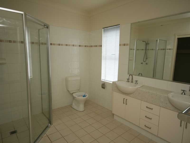 10 Lonsdale Place, Varsity Lakes QLD 4227