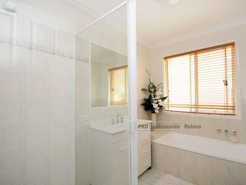 22 Swanton Drive, Mudgeeraba QLD 4213