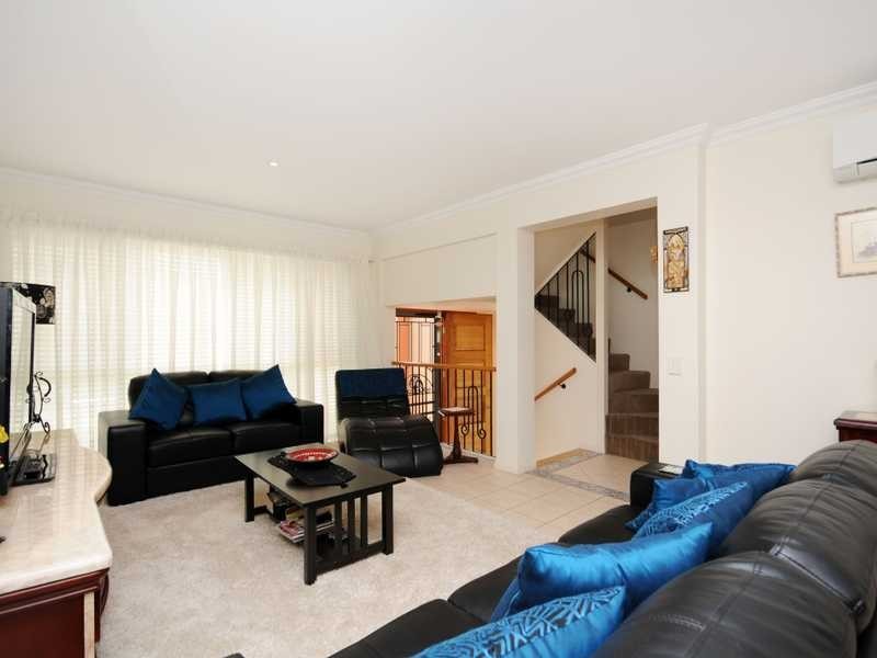 Unit 5/20 Fairway Drive, Clear Island Waters QLD 4226