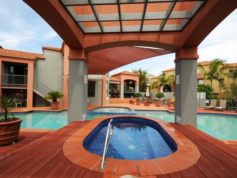 Unit 5/20 Fairway Drive, Clear Island Waters QLD 4226
