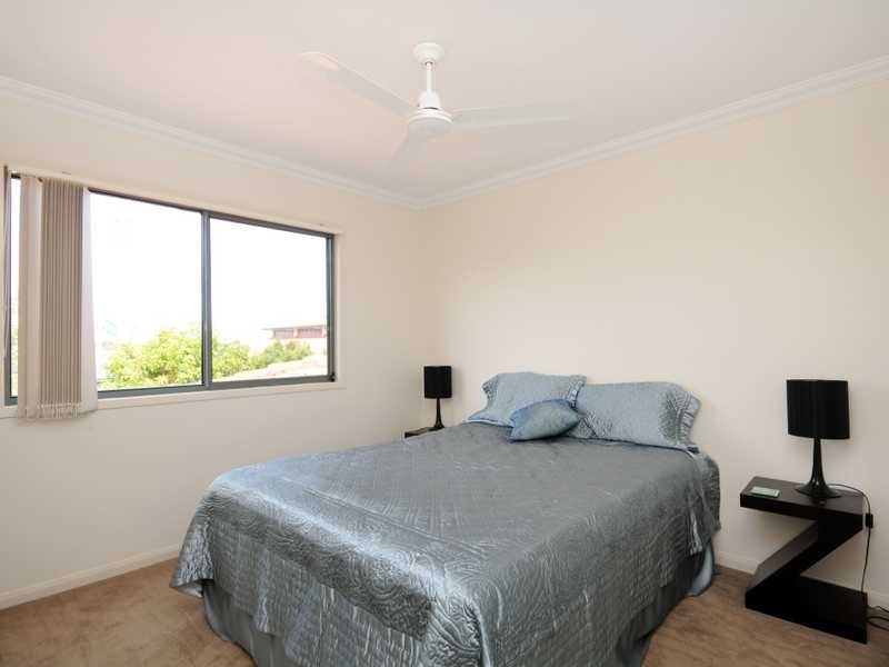 Unit 5/20 Fairway Drive, Clear Island Waters QLD 4226