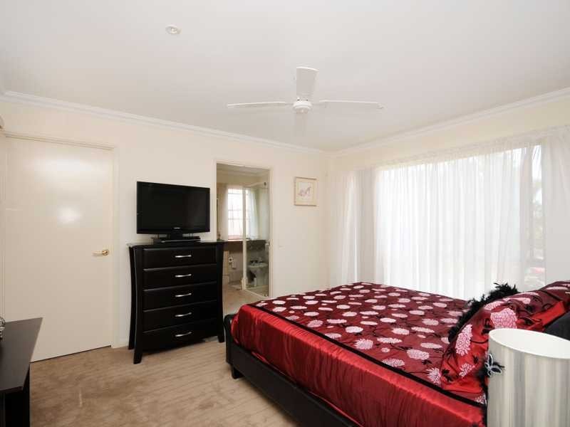 Unit 5/20 Fairway Drive, Clear Island Waters QLD 4226