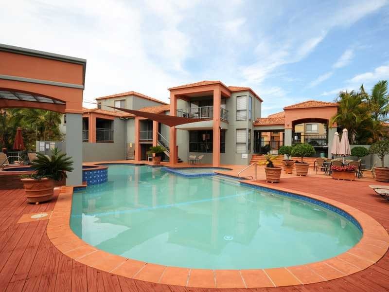 Unit 5/20 Fairway Drive, Clear Island Waters QLD 4226