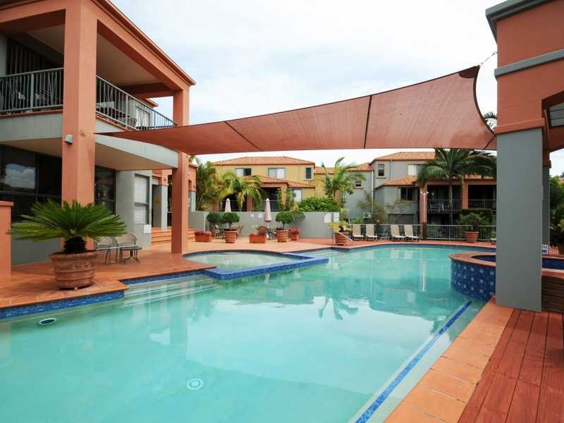 Unit 5/20 Fairway Drive, Clear Island Waters QLD 4226