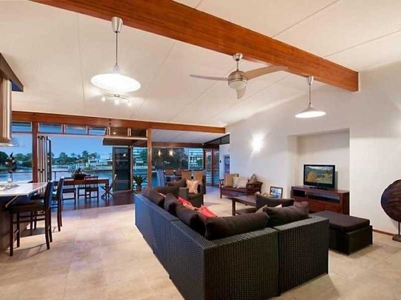 31 Furlong Street, Broadbeach Waters QLD 4218