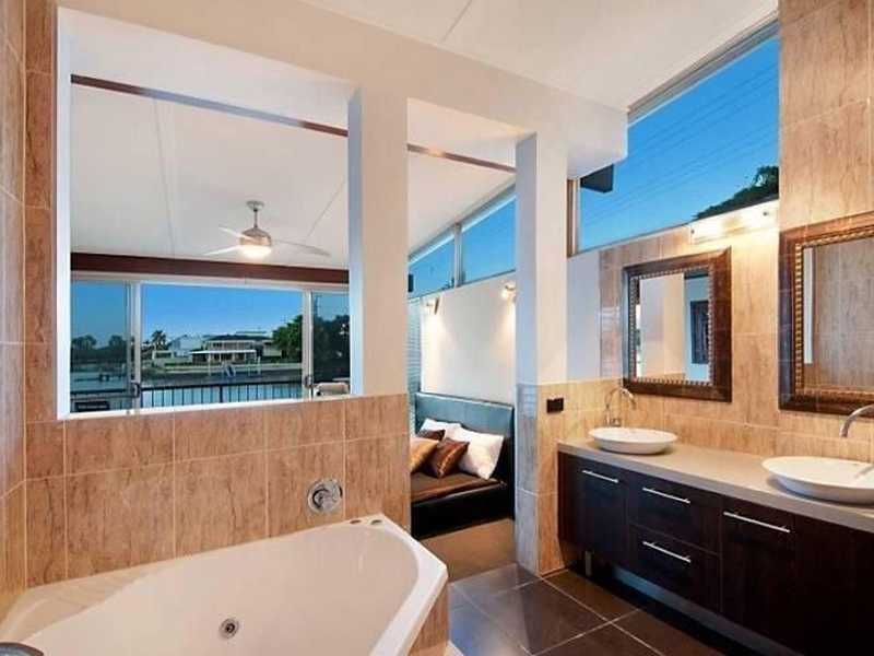 31 Furlong Street, Broadbeach Waters QLD 4218