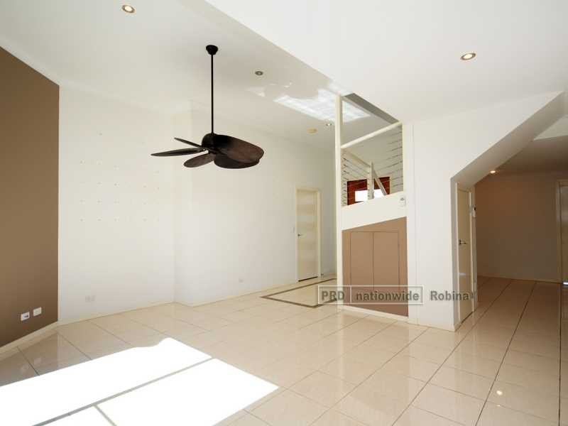 Unit 1/6 Silvermaple Street, Robina QLD 4226