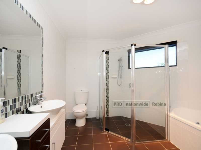 Unit 1/6 Silvermaple Street, Robina QLD 4226