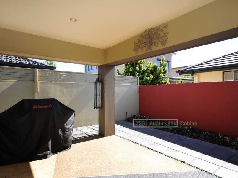 Unit 1/6 Silvermaple Street, Robina QLD 4226