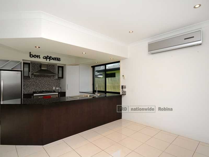 Unit 1/6 Silvermaple Street, Robina QLD 4226