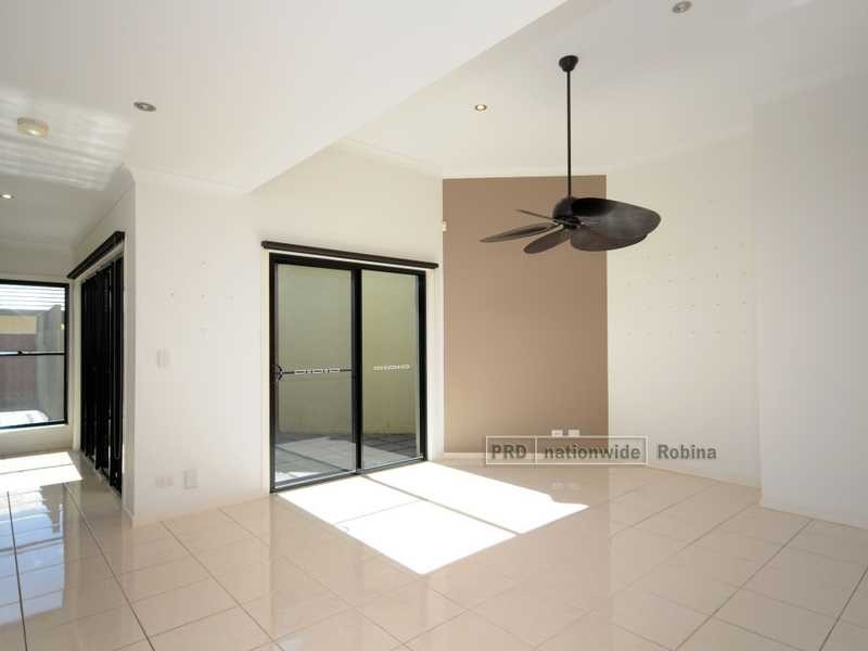 Unit 1/6 Silvermaple Street, Robina QLD 4226