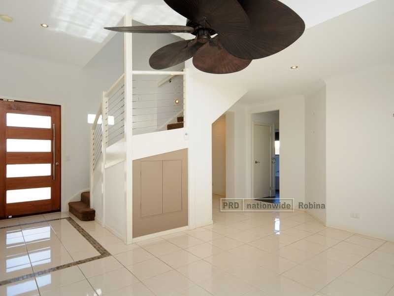 Unit 1/6 Silvermaple Street, Robina QLD 4226