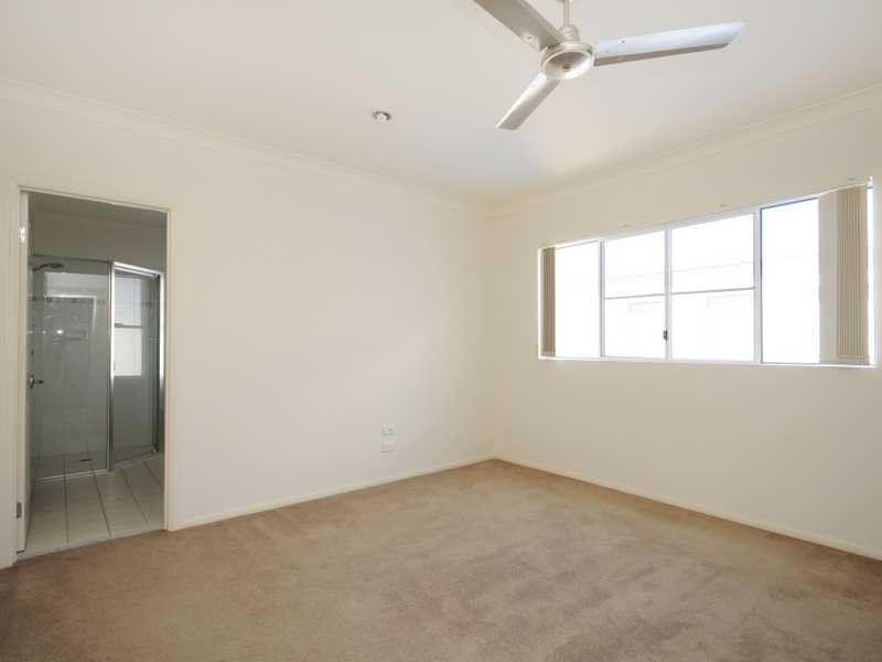 10 Lonsdale Place, Varsity Lakes QLD 4227