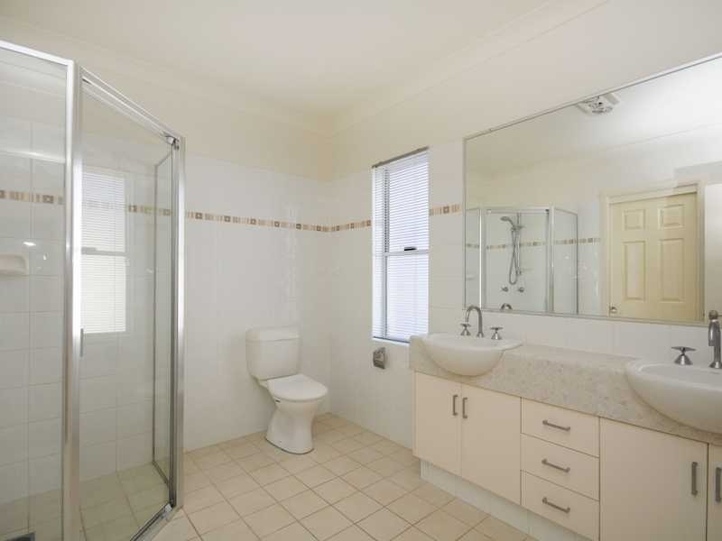 10 Lonsdale Place, Varsity Lakes QLD 4227