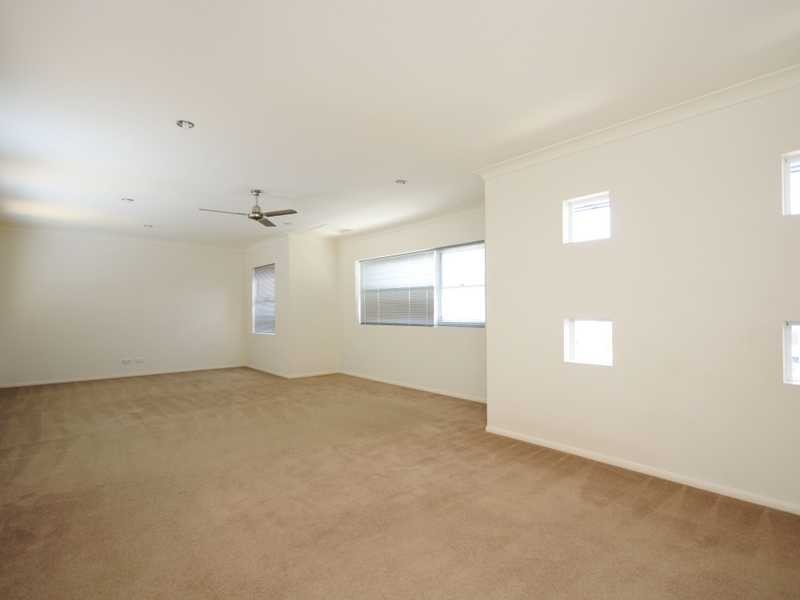 10 Lonsdale Place, Varsity Lakes QLD 4227