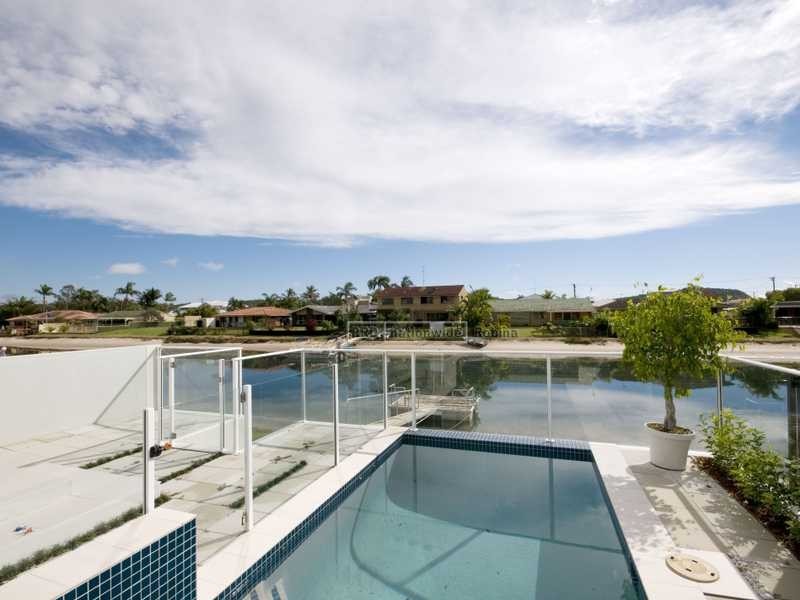 9B Barracuda Court, Palm Beach QLD 4221