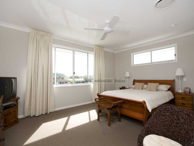 9B Barracuda Court, Palm Beach QLD 4221